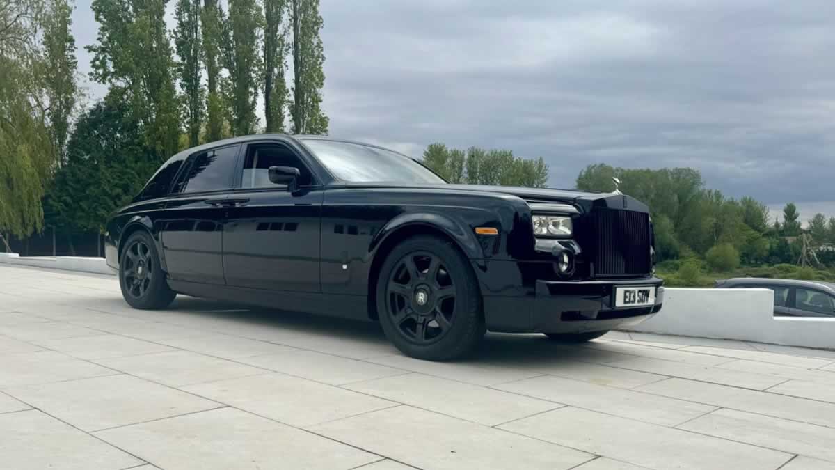 Black Rolls-Royce Phantom VII Series I side