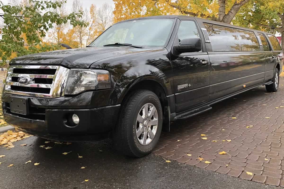 Black American SUV style stretch limo - Ford Expedition