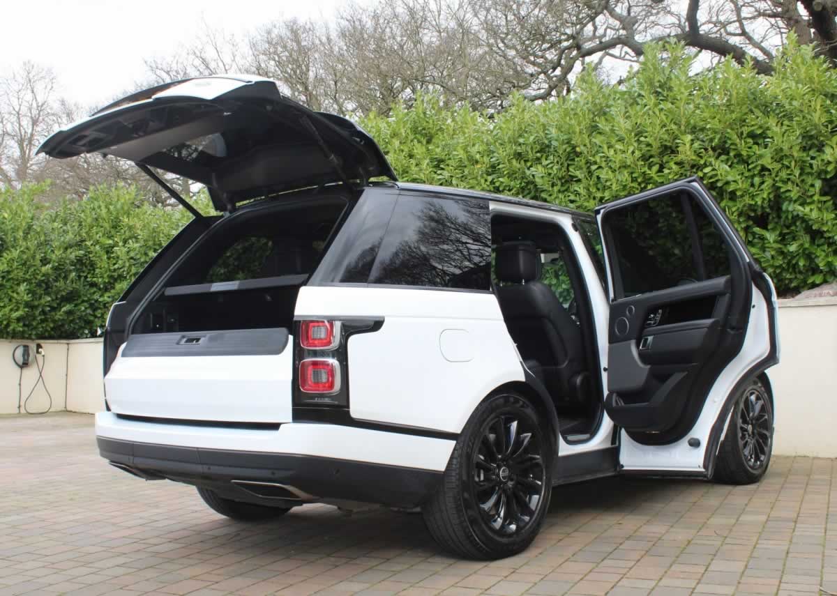 Range Rover Autobiography Urbann white boot open