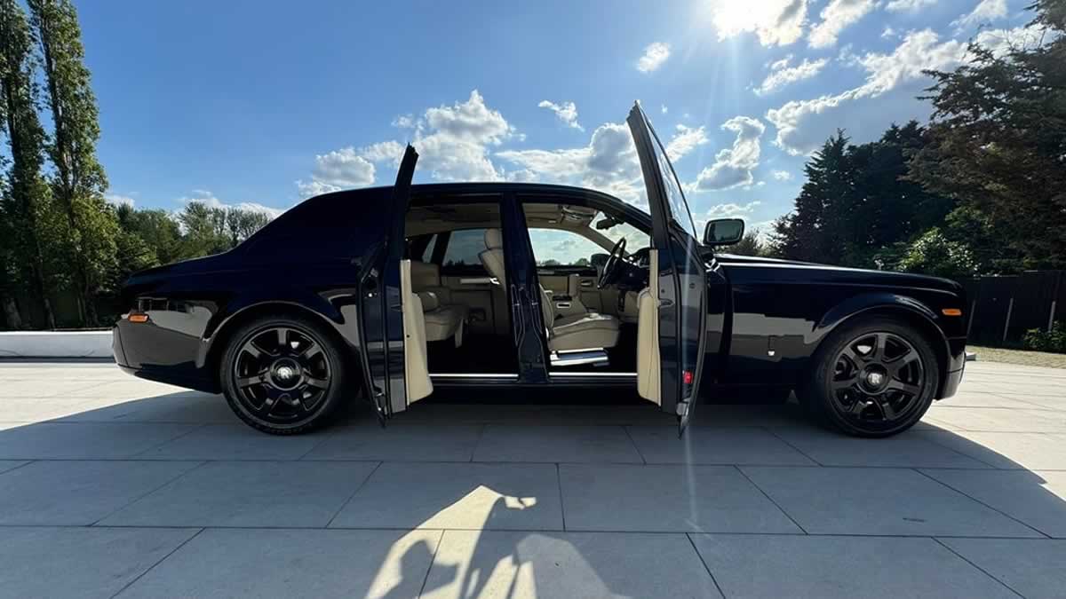 Black Rolls-RoycePhantom Series I doors open showing white leather interior