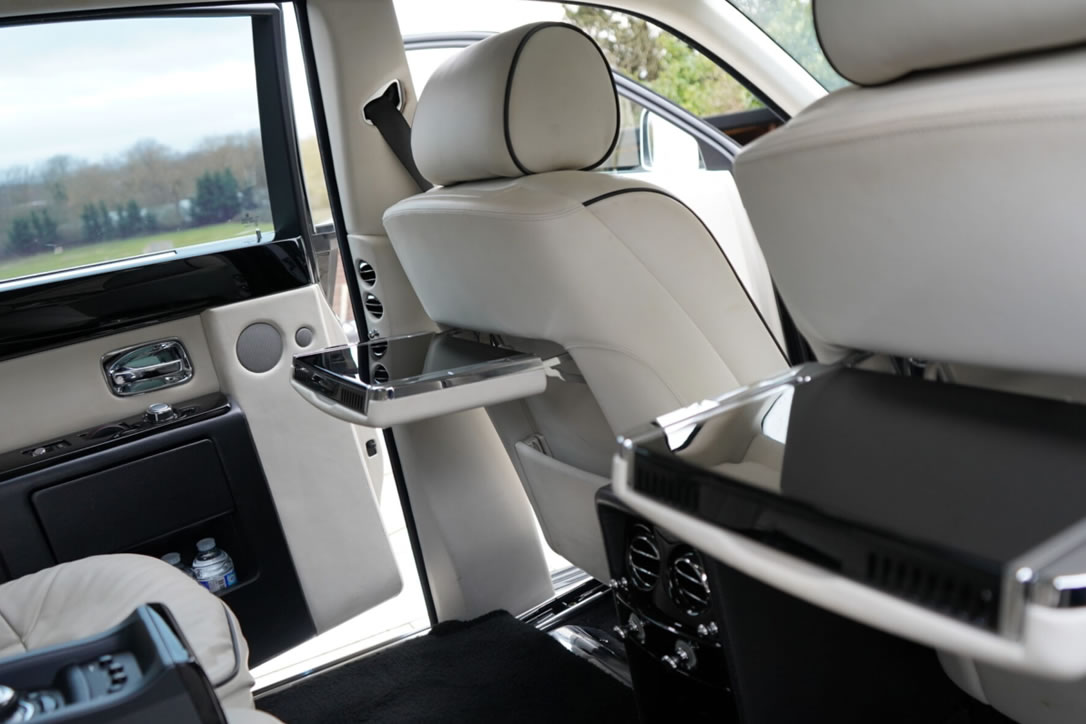 Rolls-Royce Phantom II interior drop-down picnic tables