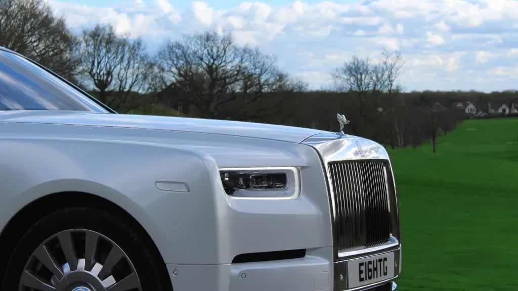 Rolls-Royce Phantom 8 closeup front side