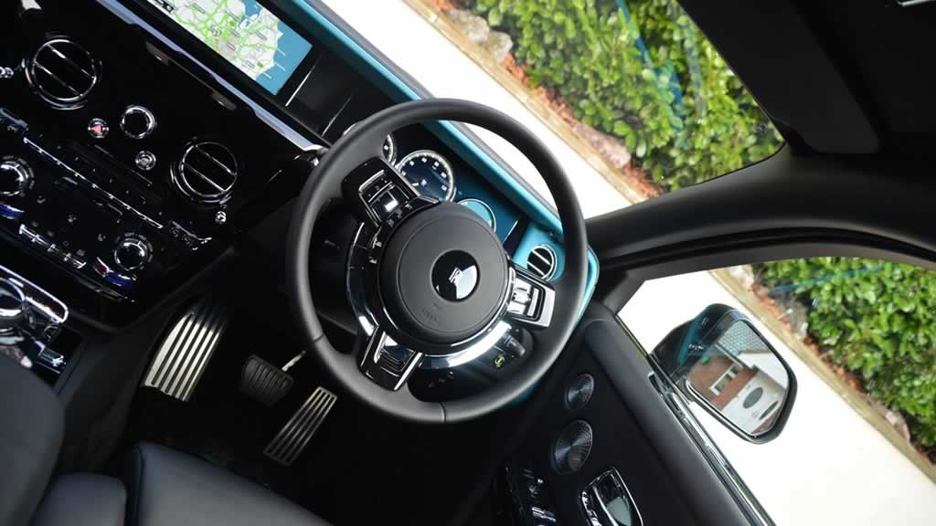 Rolls-Royce Phantom 8 interior front dashboard