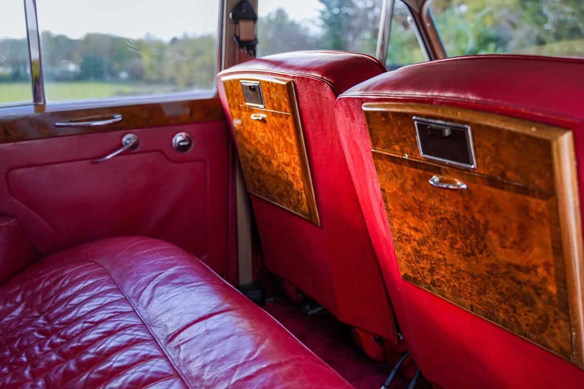 Rolls-Royce-Silver Cloud interior red leather upholstery